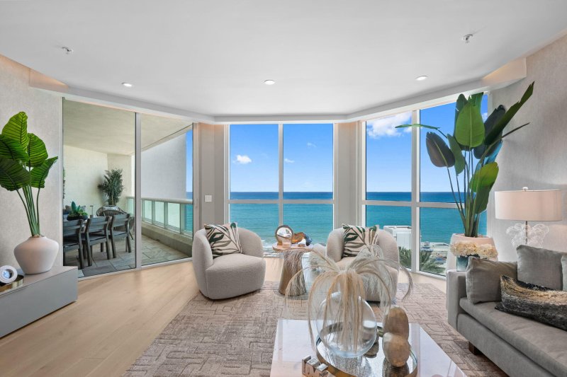 Condo for sale at Las Olas Beach Club 1404