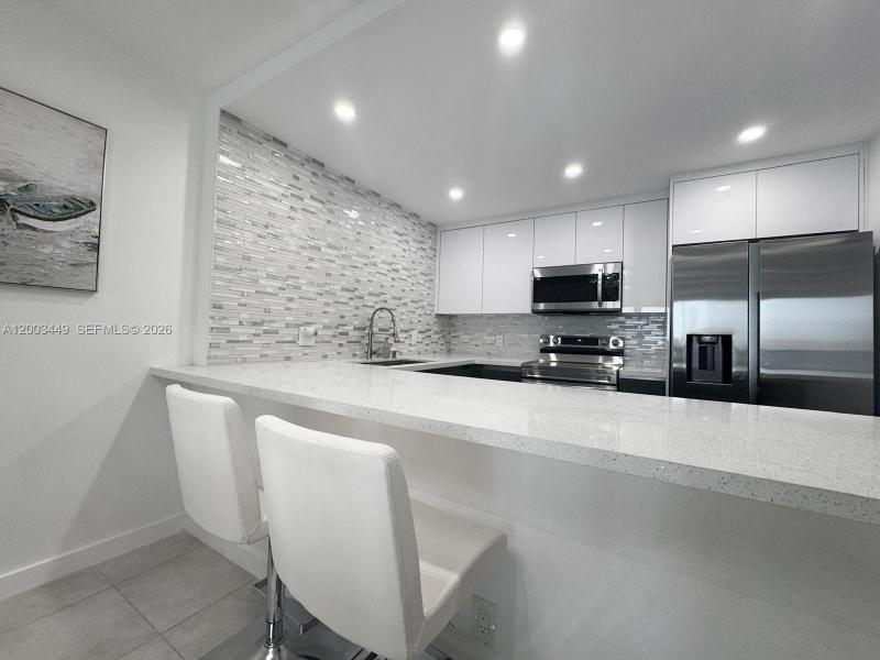 Condo for sale at Hallmark of Hollywood 1710