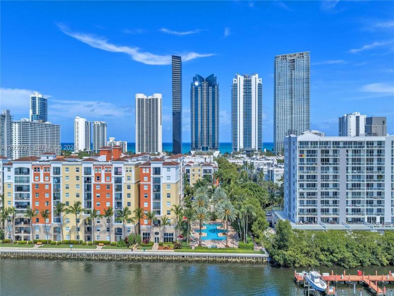 Condo for sale at Porto Bellagio 3204