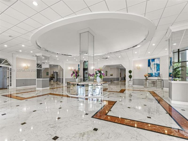 Condo for sale at Hallmark of Hollywood 301