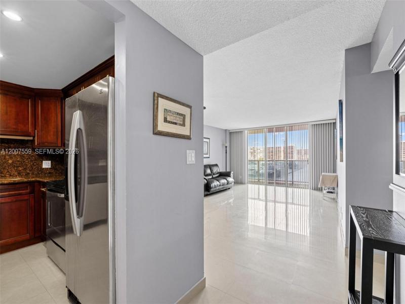 Condo for sale at Hallmark of Hollywood 301