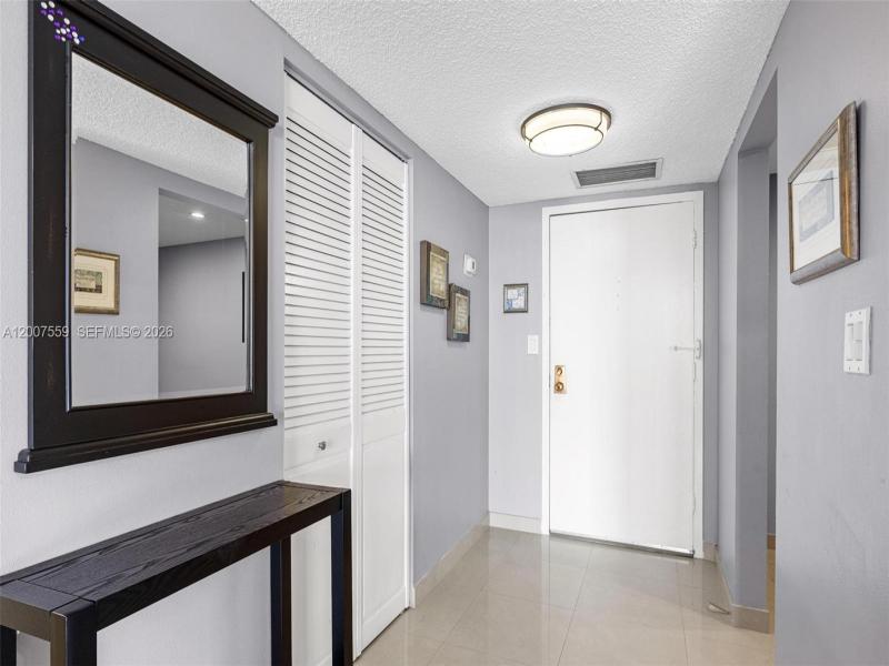 Condo for sale at Hallmark of Hollywood 301