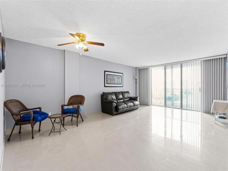 Condo for sale at Hallmark of Hollywood 301