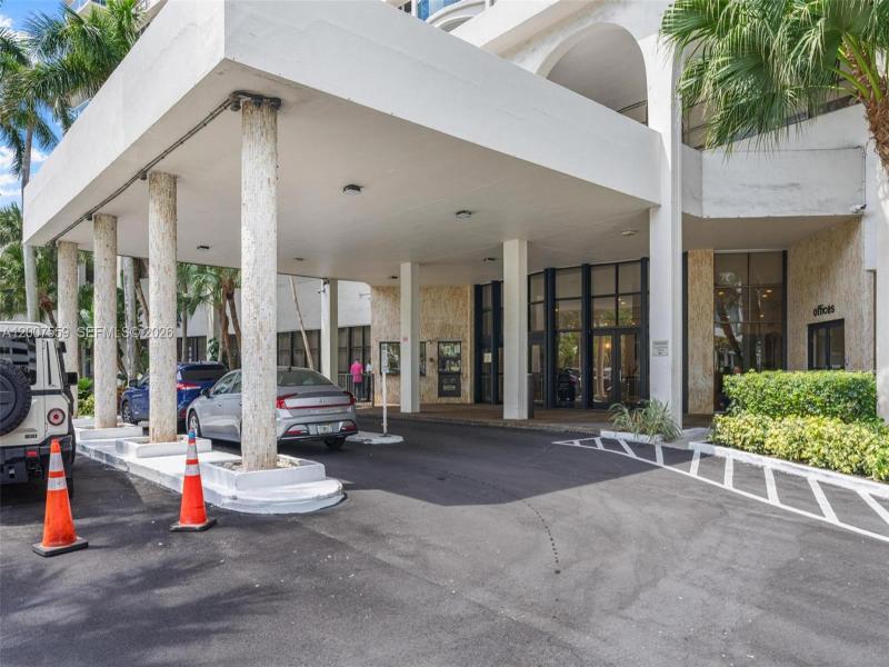 Condo for sale at Hallmark of Hollywood 301
