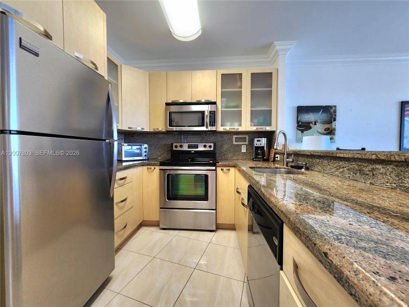 Apartment for rent at Alexander Towers 1103