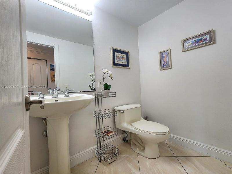 Apartment for rent at Alexander Towers 1103