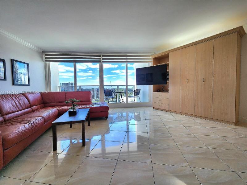 Apartment for rent at Alexander Towers 1103