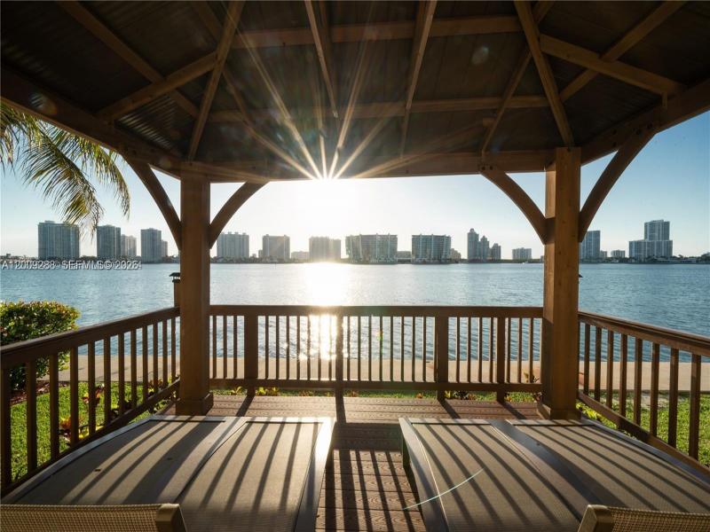 Marina Bay Club Apt #504