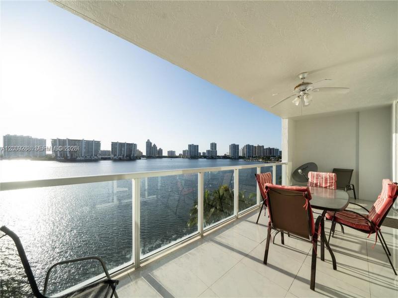 Alquiler de apartamento en Marina Bay Club 504