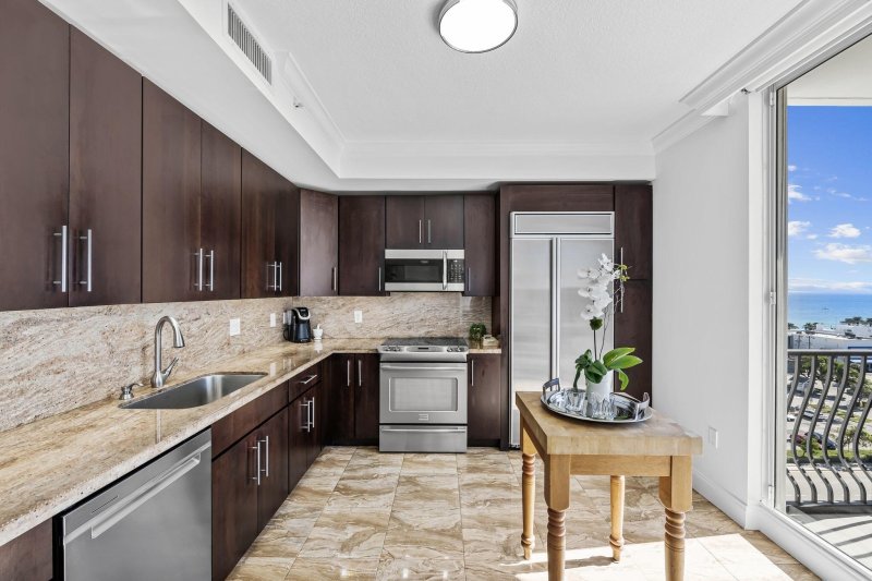 Condo for sale at Jackson Tower 1004
