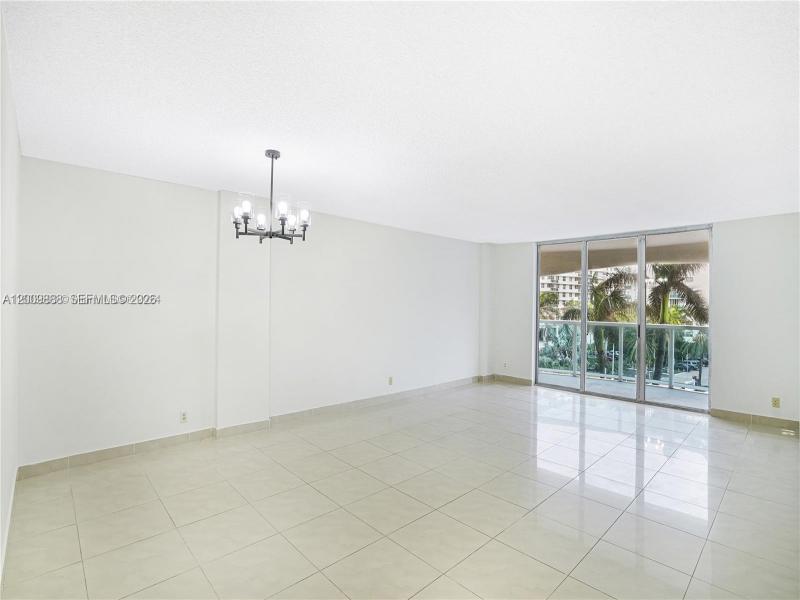 Condo for sale at Hallmark of Hollywood 414