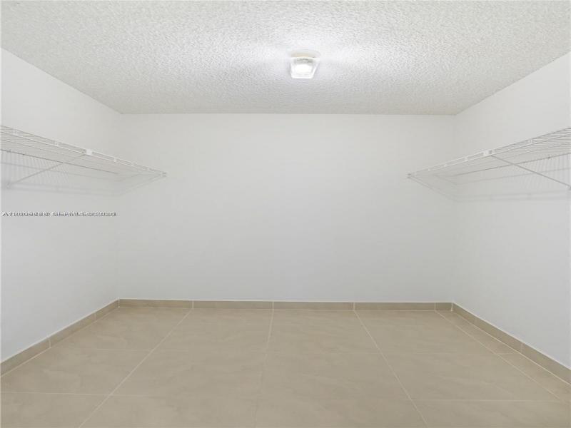Condo for sale at Hallmark of Hollywood 414