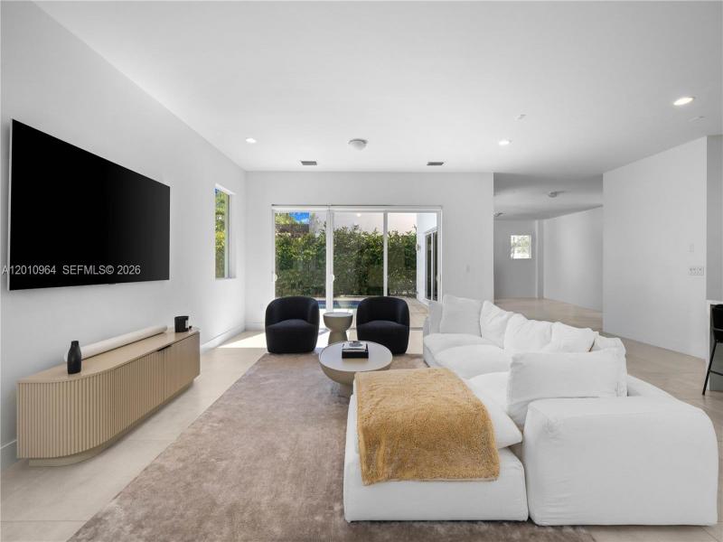 Property photo # 9