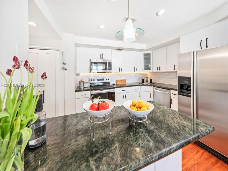 Comprar apartamento en Bayview Towers B1006