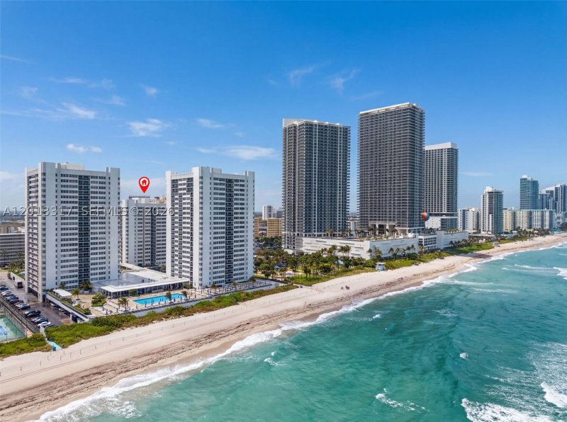 Condo for sale at La Mer Estates 705