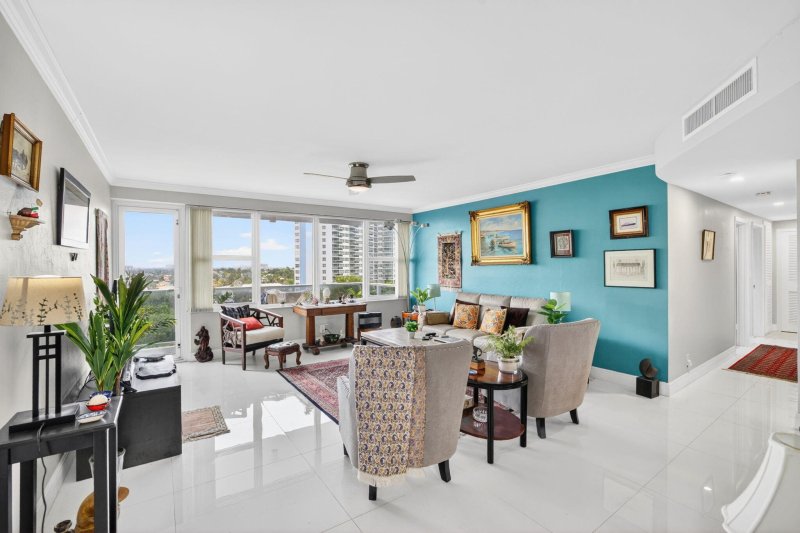 Condo for sale at Coral Ridge Towers South 701