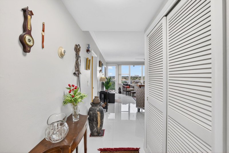 Condo for sale at Coral Ridge Towers South 701