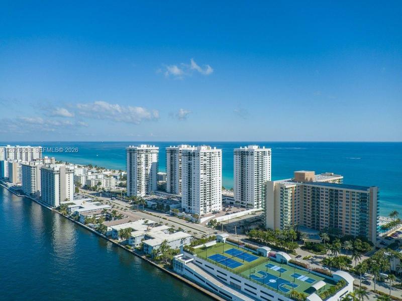 Condo for sale at The Wave Condo PH6