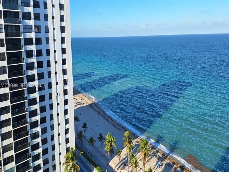 Condo for sale at The Wave Condo PH6