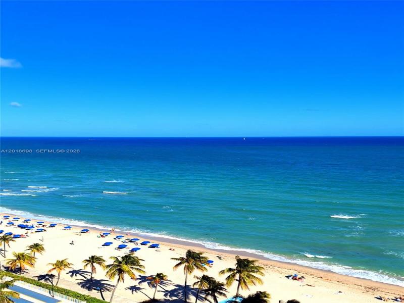 Condo for sale at The Wave Condo PH6