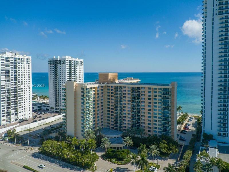 Condo for sale at The Wave Condo PH6