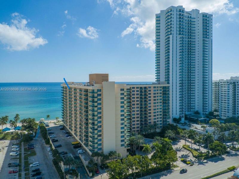 Condo for sale at The Wave Condo PH6