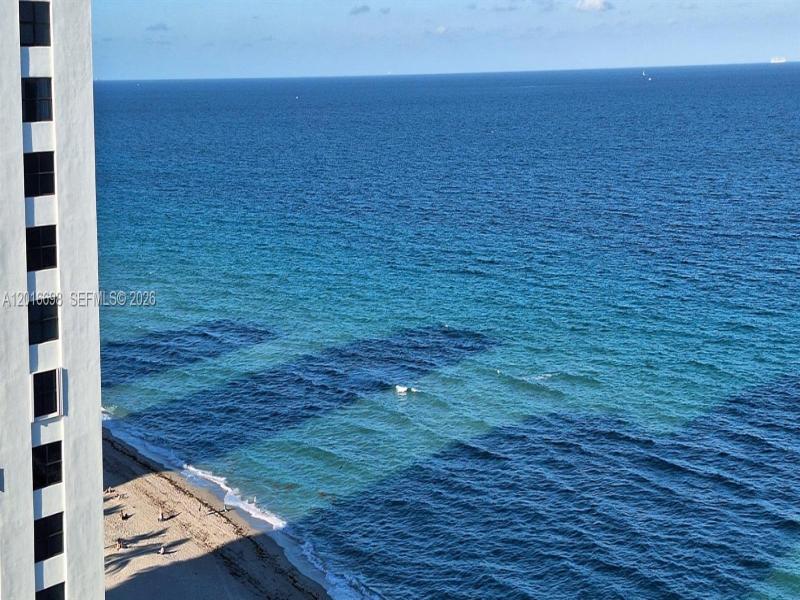 Condo for sale at The Wave Condo PH6