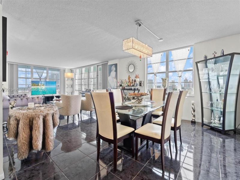 Condo for sale at Winston Towers 1503