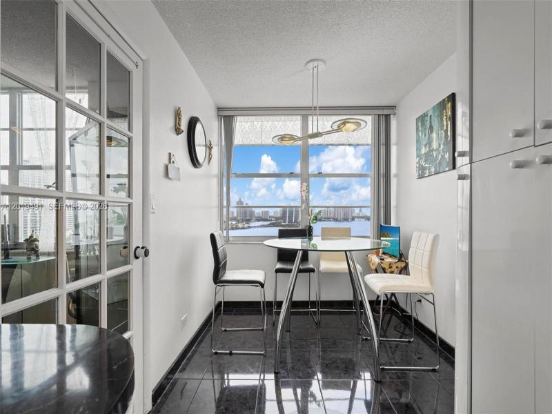 Condo for sale at Winston Towers 1503