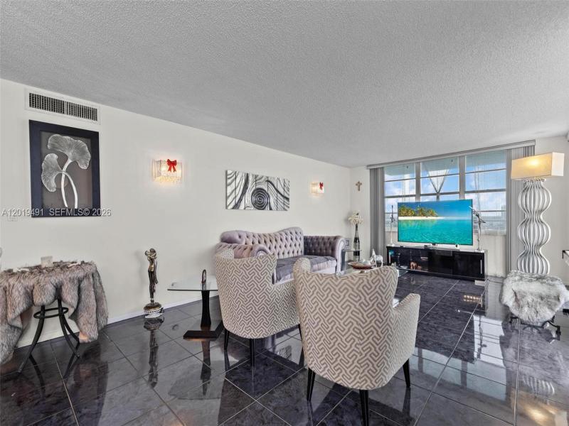 Condo for sale at Winston Towers 1503