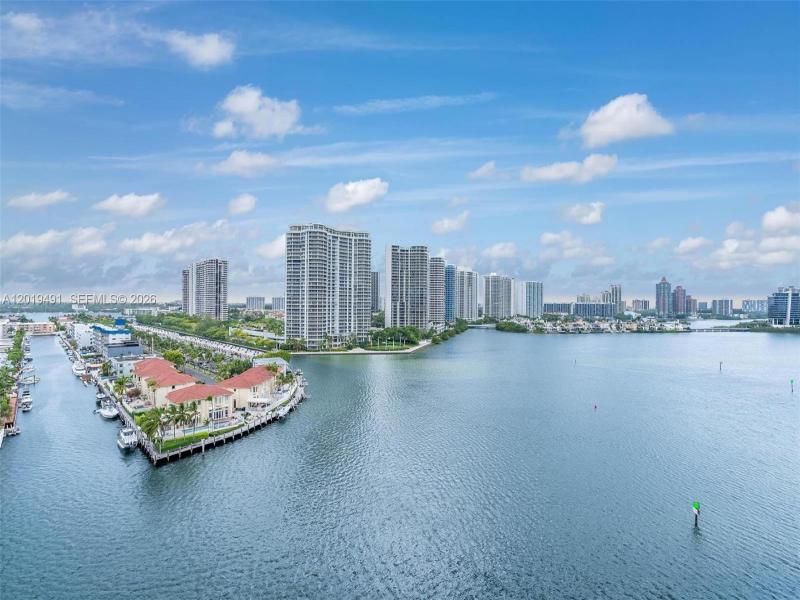 Condo for sale at Winston Towers 1503