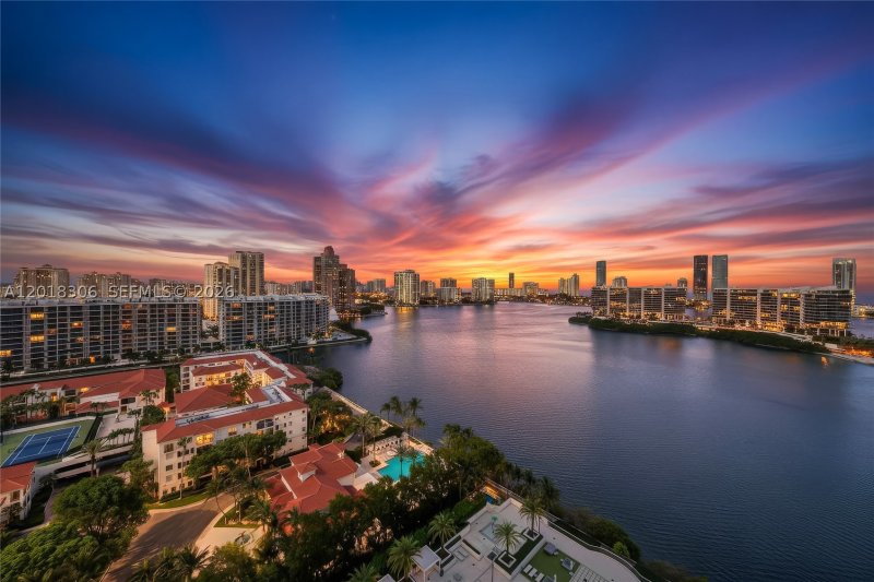 Condo for sale at Peninsula II 2007