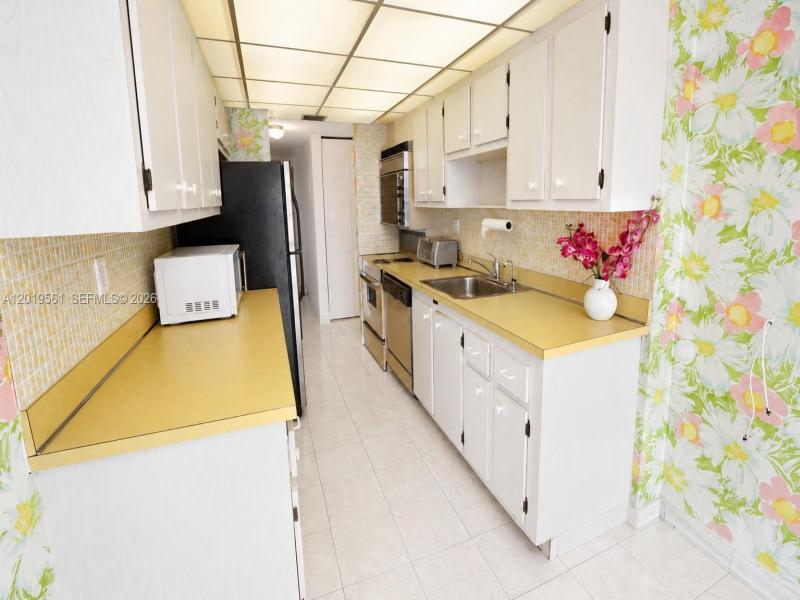 Condo for sale at Winston Towers 1916