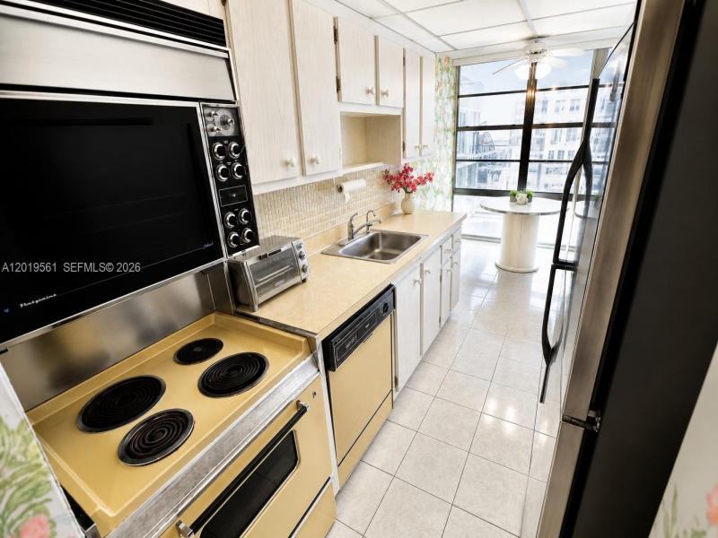 Condo for sale at Winston Towers 1916
