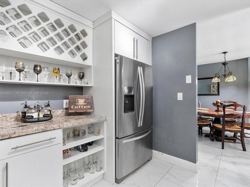 Comprar apartamento en Admirals Port Condos 2112E