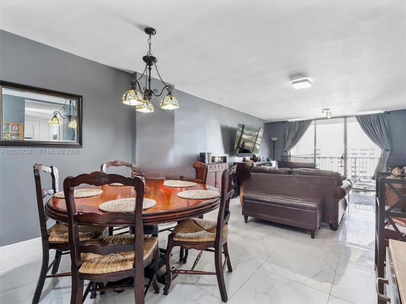 Comprar apartamento en Admirals Port Condos 2112E