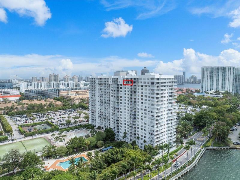 Comprar apartamento en Admirals Port Condos 2112E