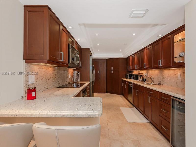 Comprar apartamento en Towers of Key Biscayne E405