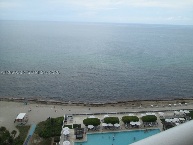 Comprar apartamento no Beach Club Three 2301