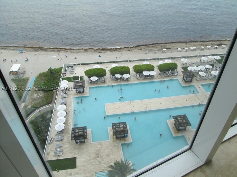 Comprar apartamento no Beach Club Three 2301