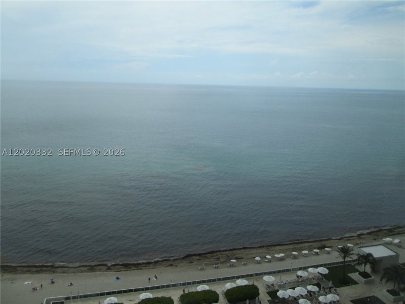 Comprar apartamento no Beach Club Three 2301