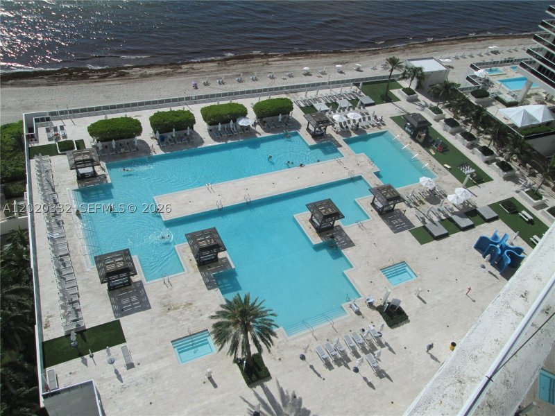 Comprar apartamento no Beach Club Three 2301