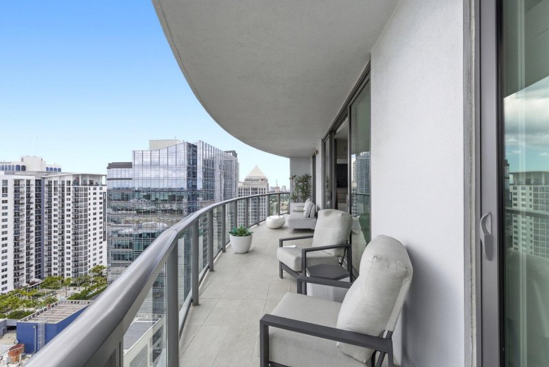 Condo for sale at 100 Las Olas 2802