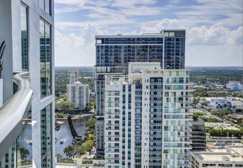 Condo for sale at 100 Las Olas 2802