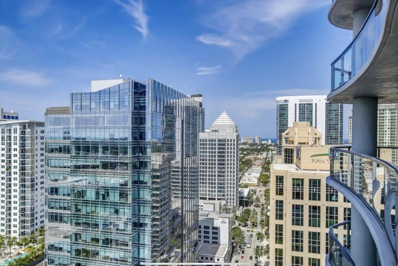 Condo for sale at 100 Las Olas 2802