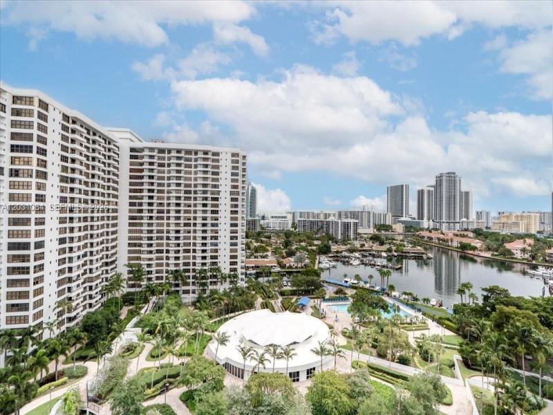 Condo for sale at Olympus Towers 1413