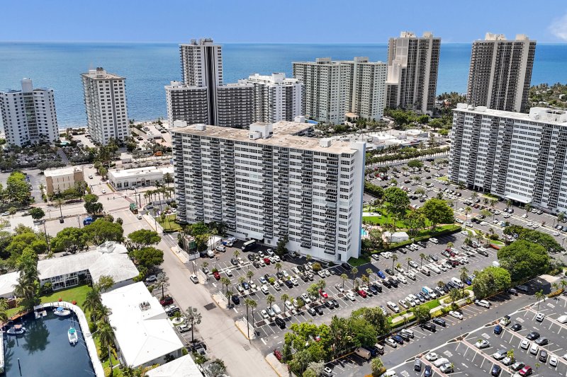 Condo for sale at Coral Ridge Towers East 1621