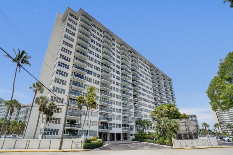 Condo for sale at Coral Ridge Towers East 1621