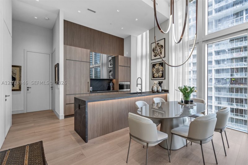 Condo for sale at Icon Brickell Tower I 2215