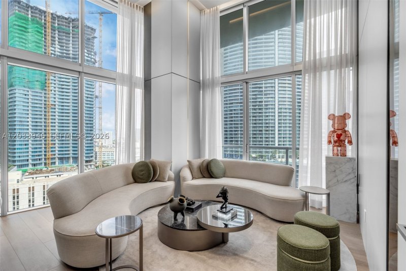 Condo for sale at Icon Brickell Tower I 2215